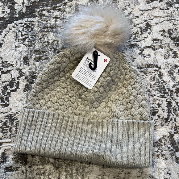 Lululemon beanie/winter hat - Picture 1 of 3